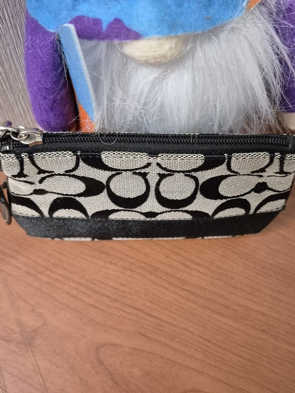 Coach Black & Beige Signature Zip Wristlet With Hang Tag. LIKE NEW. NO CALL OUTS - Picture 8 of 10